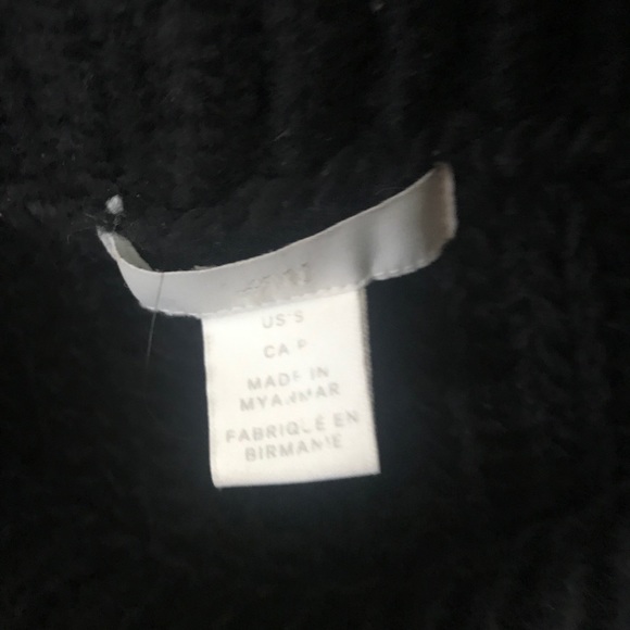 H&M’s awesome short black cable sweater - Picture 3 of 3